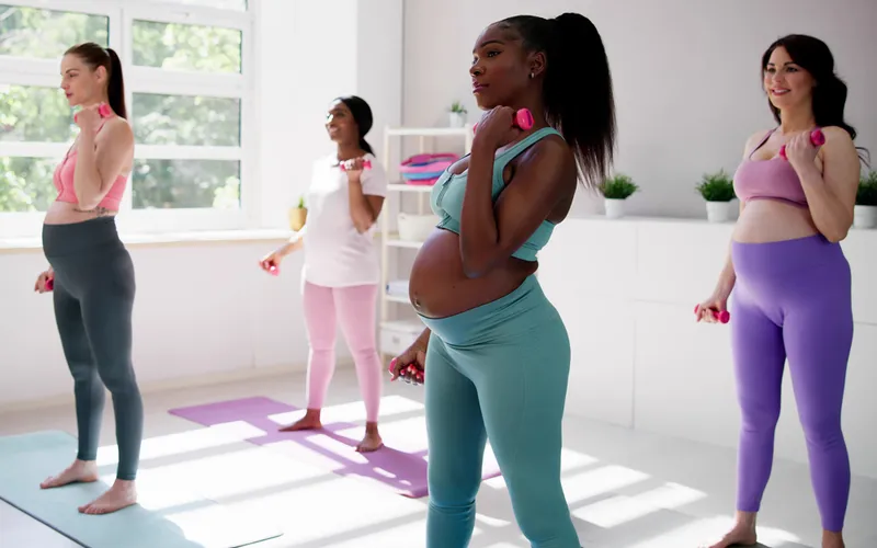 Pregnant women exercising with light weights