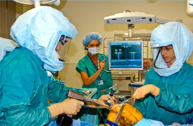 Computer-assisted surgical navigation system in operating room