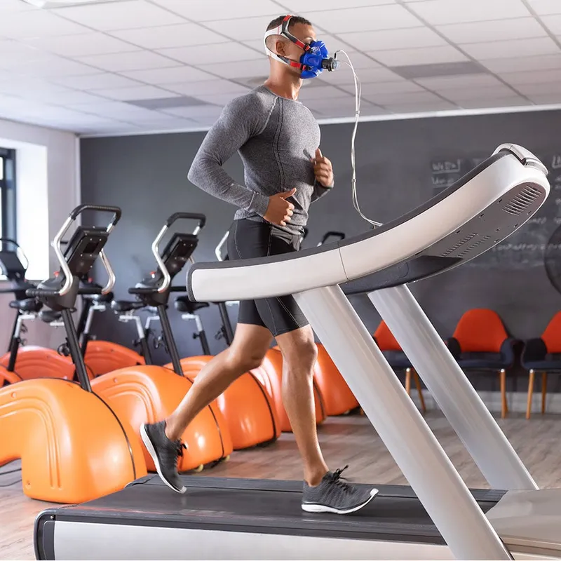 VO2 max testing athlete on treadmill with metabolic cart